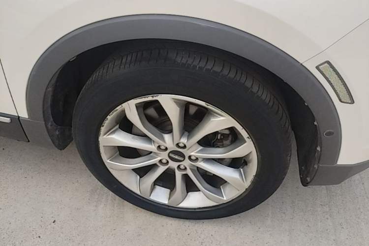 Used Lincoln MKC 2016 2.0T Two-Wheel Drive Luxury Edition Right Front Wheel Hub
