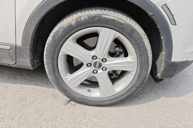 Used Lincoln MKC 2016 2.0T Two-Wheel Drive Deluxe Edition Right Front Wheel Hub