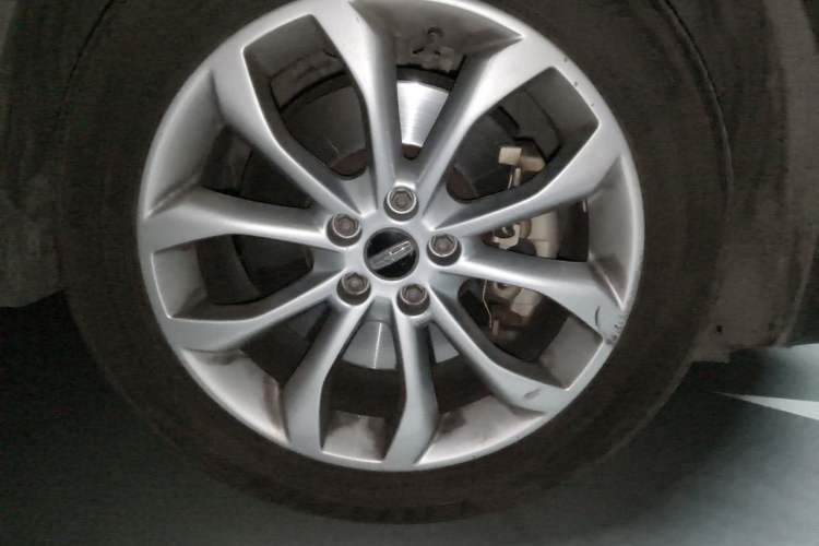 Used Lincoln MKC 2016 2.0T Two-Wheel Drive Luxury Edition Right Front Wheel Hub