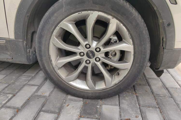 Used Lincoln MKC 2016 2.0T Two-Wheel Drive Luxury Edition Right Front Wheel Hub