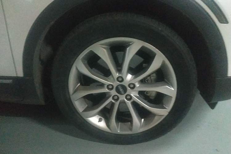 Used Lincoln MKC 2016 2.0T Two-Wheel Drive Luxury Edition Right Front Wheel Hub