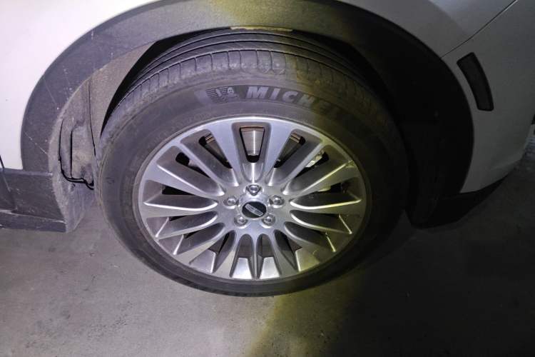 Used Lincoln MKC 2016 2.0T Four-Wheel Drive Luxury Edition Right Front Wheel Hub