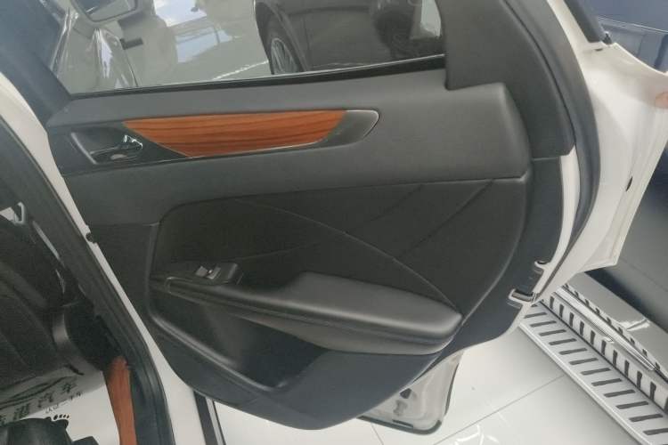 Used Lincoln MKC 2016 2.0T Four-Wheel Drive Luxury Edition Right Rear Door Interior