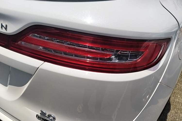 Used Lincoln MKC 2016 2.0T Two-Wheel Drive Luxury Edition Right Rear Taillight