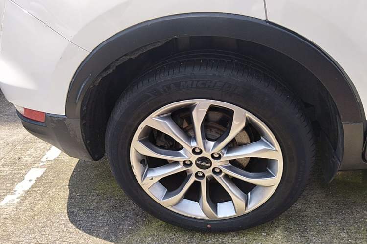 Used Lincoln MKC 2016 2.0T Two-Wheel Drive Luxury Edition Right Rear Wheel Hub