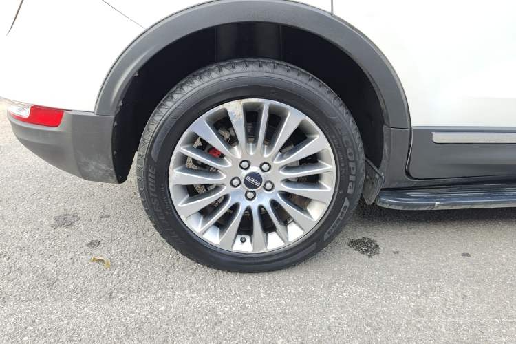 Used Lincoln MKC 2016 2.0T Four-Wheel Drive Luxury Edition Right Rear Wheel Hub