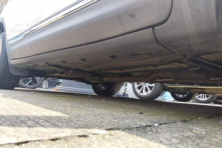 Used Lincoln MKC 2016 2.0T Two-Wheel Drive Luxury Edition Right Side Sill