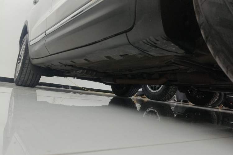 Used Lincoln MKC 2016 2.0T Four-Wheel Drive Luxury Edition Right Side Sill