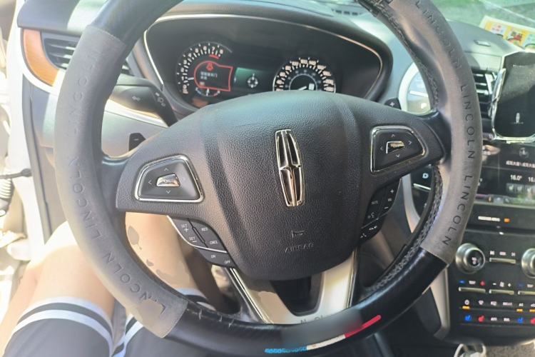 Used Lincoln MKC 2016 2.0T Four-Wheel Drive Luxury Edition Steering Wheel