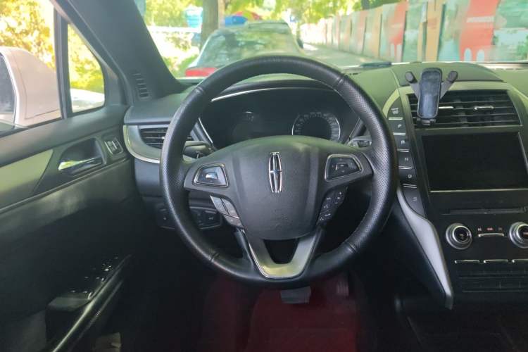 Used Lincoln MKC 2016 2.0T Two-Wheel Drive Deluxe Edition Steering Wheel