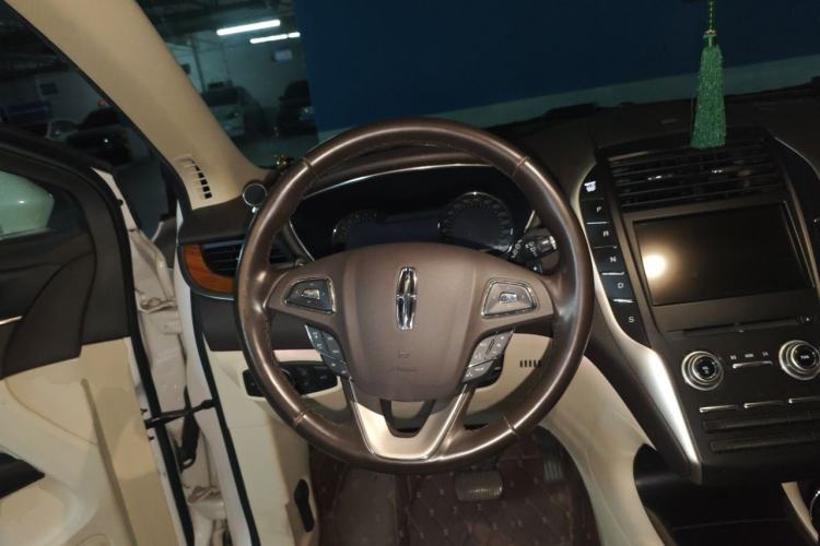 Used Lincoln MKC 2016 2.0T Two-Wheel Drive Luxury Edition Steering Wheel