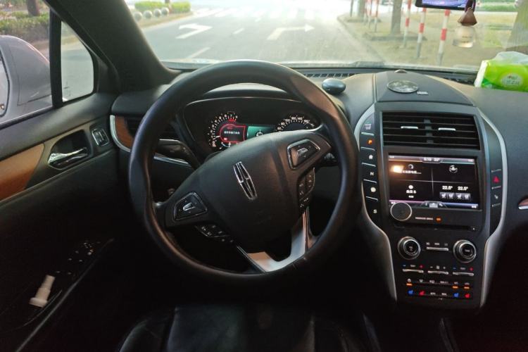 Used Lincoln MKC 2016 2.0T Four-Wheel Drive Luxury Edition Steering Wheel