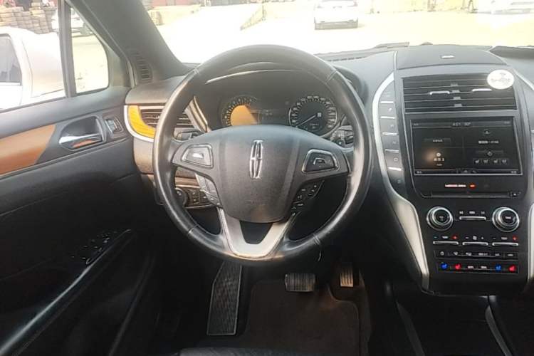 Used Lincoln MKC 2016 2.0T Two-Wheel Drive Luxury Edition Steering Wheel