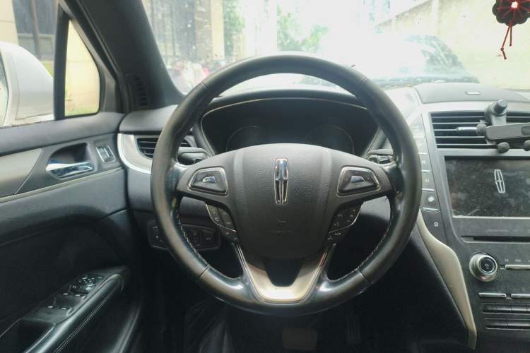 Used Lincoln MKC 2016 2.0T Two-Wheel Drive Deluxe Edition Steering Wheel