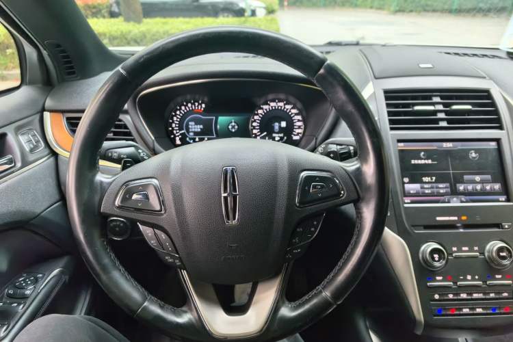 Used Lincoln MKC 2016 2.0T Four-Wheel Drive Prestige Edition Steering Wheel