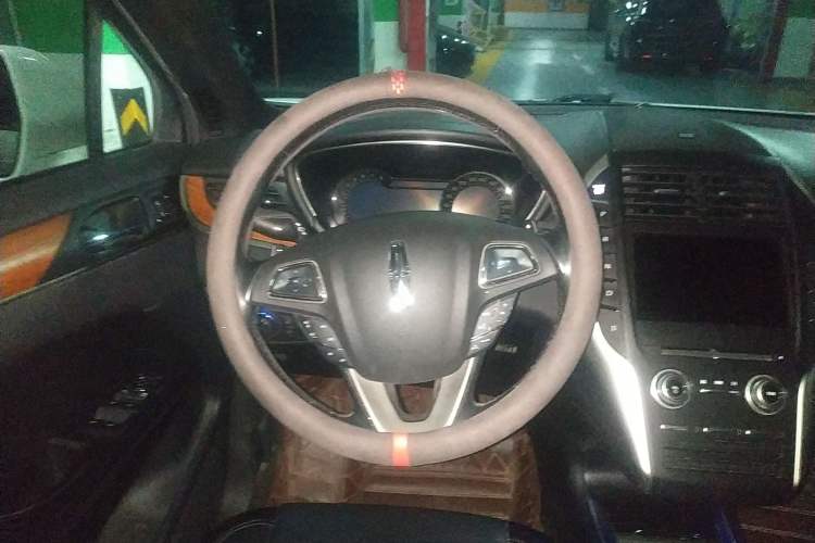 Used Lincoln MKC 2016 2.0T Two-Wheel Drive Luxury Edition Steering Wheel