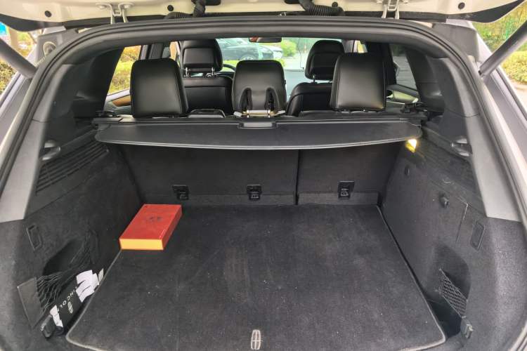 Used Lincoln MKC 2016 2.0T Four-Wheel Drive Prestige Edition Trunk