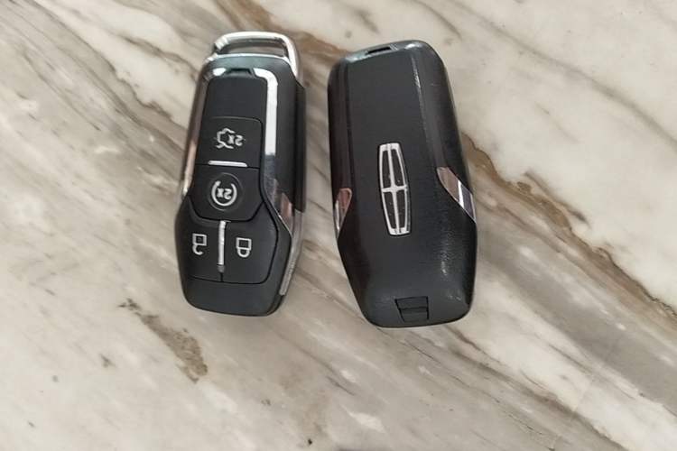 Used Lincoln MKC 2016 2.0T Two-Wheel Drive Luxury Edition Vehicle Key