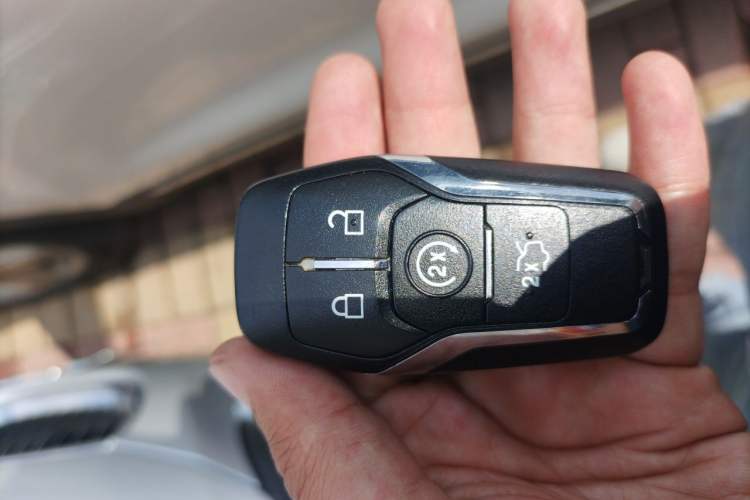 Used Lincoln MKC 2016 2.0T Two-Wheel Drive Deluxe Edition Vehicle Key