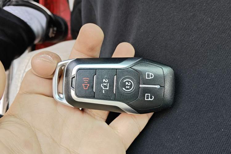 Used Lincoln MKC 2016 2.0T Two-Wheel Drive Deluxe Edition Vehicle Key