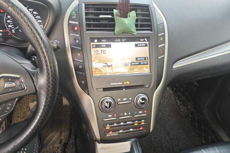 Used Lincoln MKC 2017 2.0T Two-Wheel Drive Deluxe Edition Audio And AC Panel