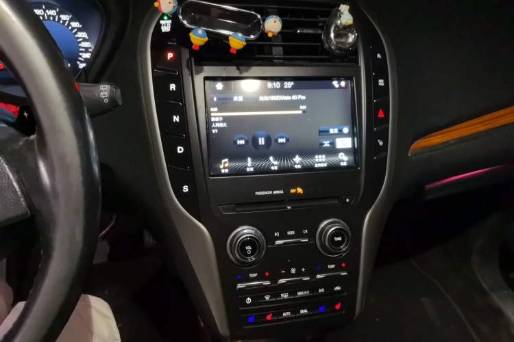 Used Lincoln MKC 2017 2.0T Two-Wheel-Drive Luxury Edition Audio And AC Panel