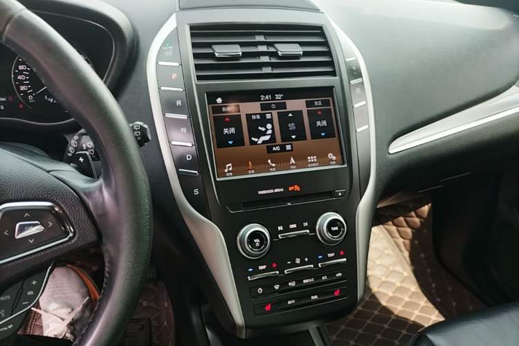 Used Lincoln MKC 2017 2.0T Two-Wheel Drive Deluxe Edition Audio And AC Panel