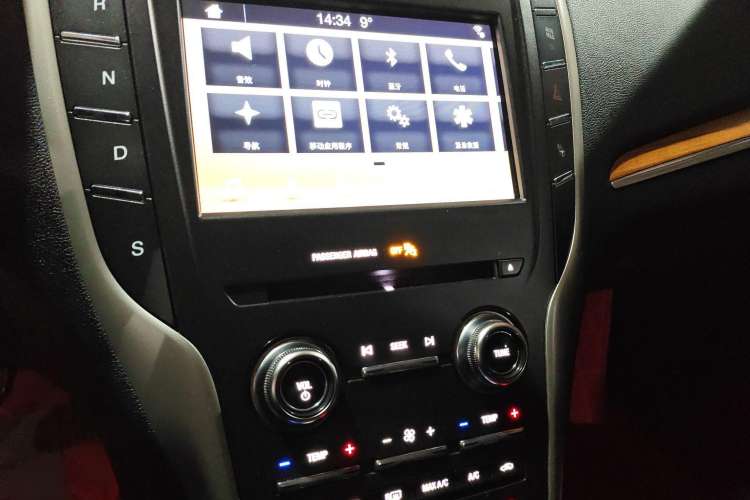 Used Lincoln MKC 2017 2.0T Four-Wheel Drive Zunya Edition Audio And AC Panel