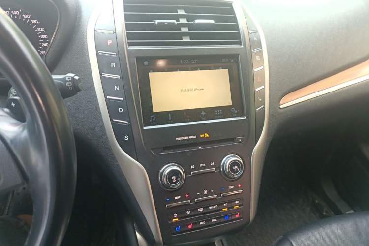 Used Lincoln MKC 2017 2.0T Two-Wheel-Drive Luxury Edition Audio And AC Panel