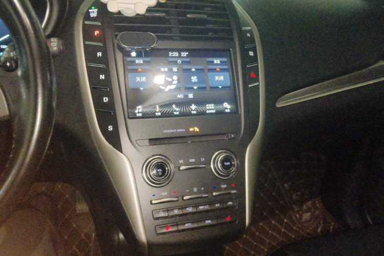 Used Lincoln MKC 2017 2.0T Two-Wheel Drive Deluxe Edition Audio And AC Panel