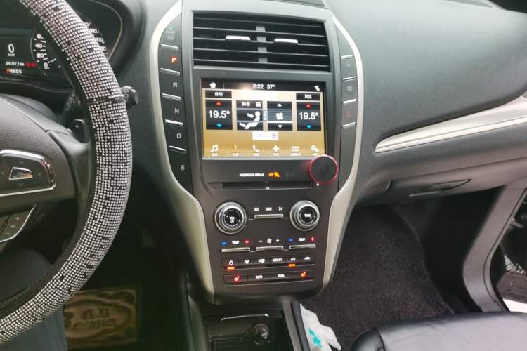 Used Lincoln MKC 2017 2.0T Two-Wheel Drive Deluxe Edition Audio And AC Panel
