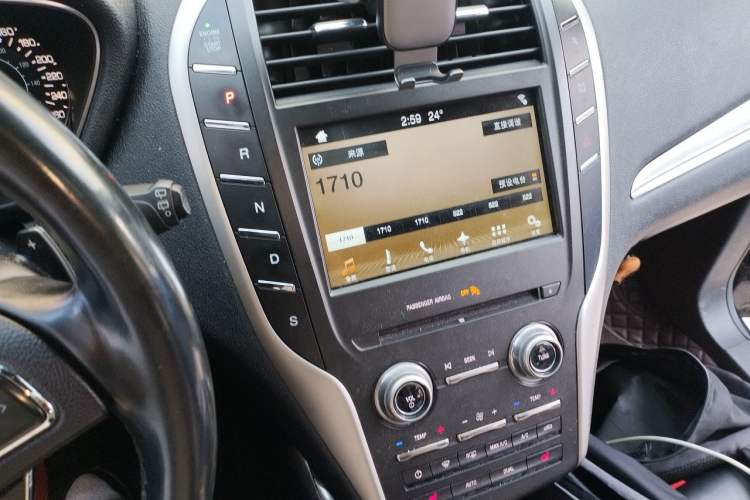 Used Lincoln MKC 2017 2.0T Two-Wheel Drive Deluxe Edition Audio And AC Panel