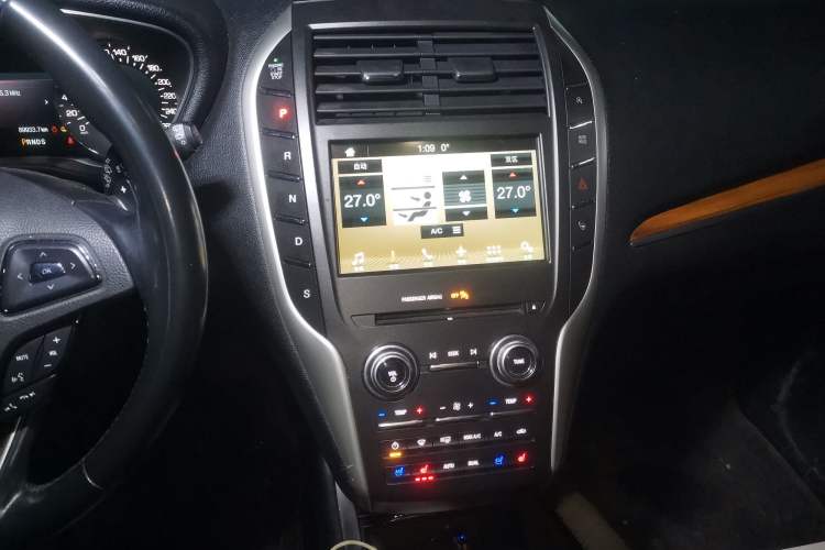 Used Lincoln MKC 2017 2.0T Four-Wheel Drive Zunya Edition Audio And AC Panel