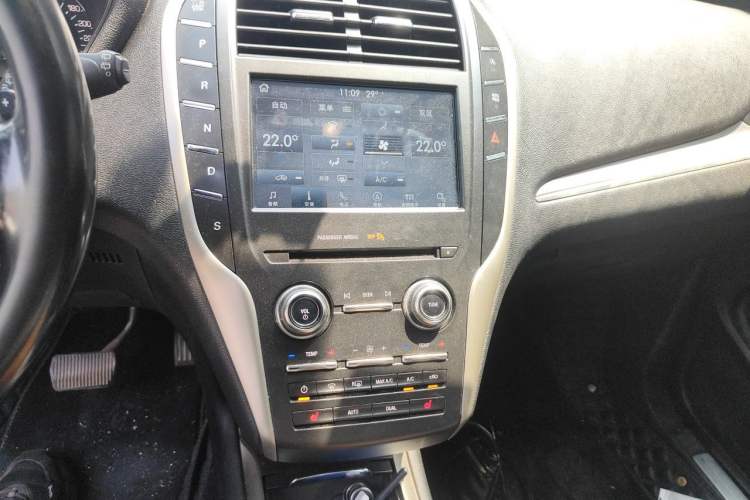 Used Lincoln MKC 2017 2.0T Two-Wheel Drive Deluxe Edition Audio And AC Panel