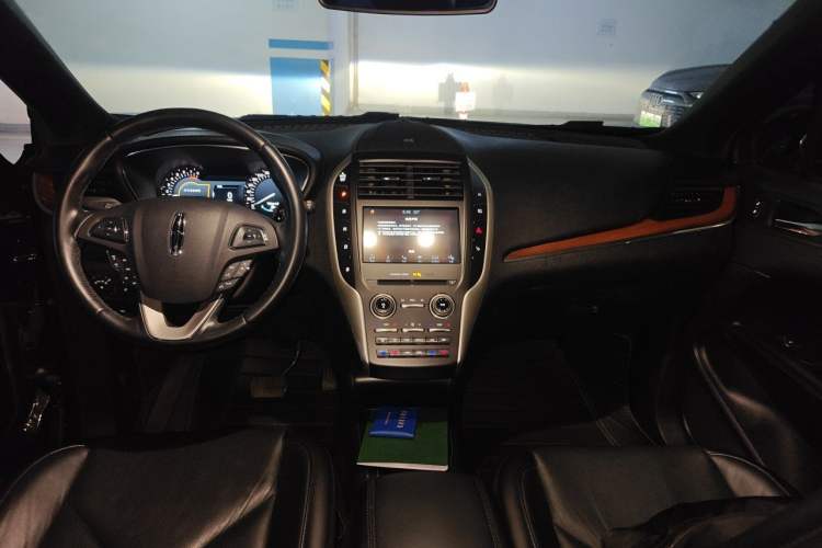 Used Lincoln MKC 2017 2.0T Two-Wheel-Drive Luxury Edition Center Console