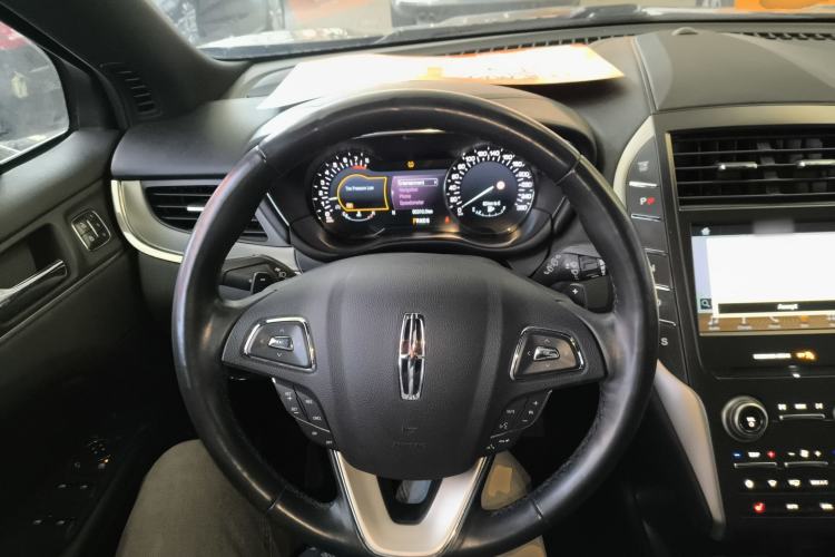 Used Lincoln MKC 2017 2.0T Two-Wheel Drive Deluxe Edition Center Console