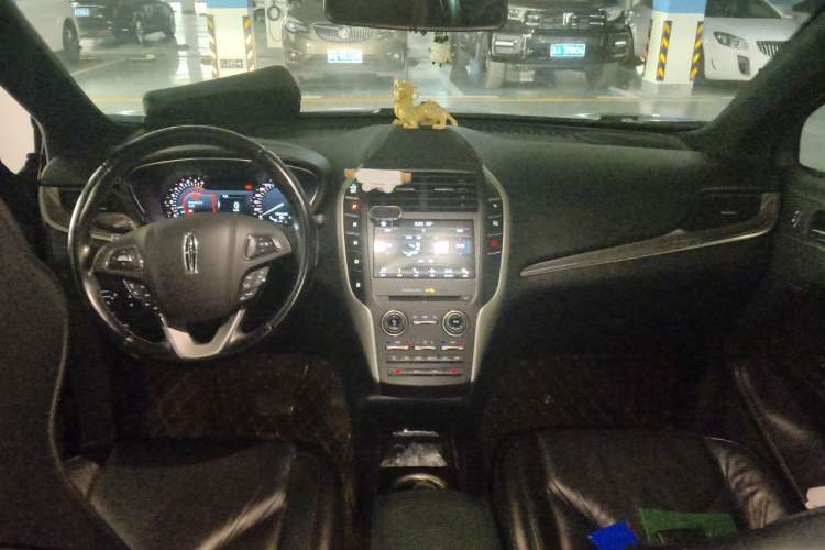 Used Lincoln MKC 2017 2.0T Two-Wheel Drive Deluxe Edition Center Console
