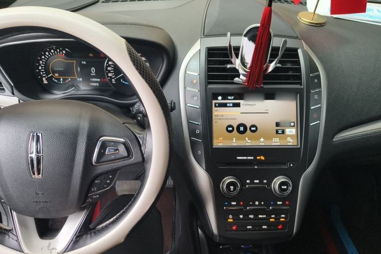 Used Lincoln MKC 2017 2.0T Two-Wheel Drive Deluxe Edition Center Console