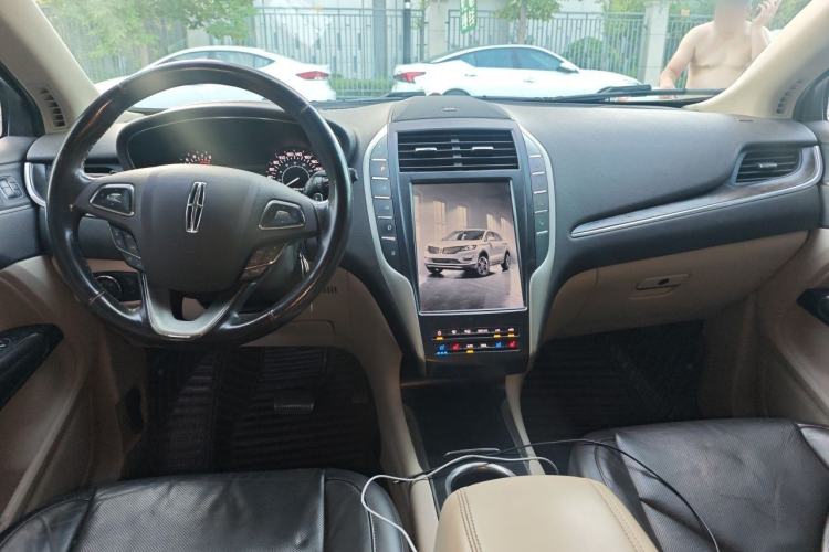 Used Lincoln MKC 2017 2.0T Two-Wheel-Drive Luxury Edition Center Console