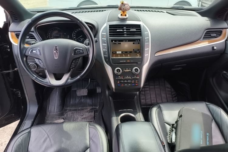 Used Lincoln MKC 2017 2.0T Two-Wheel Drive Deluxe Edition Center Console