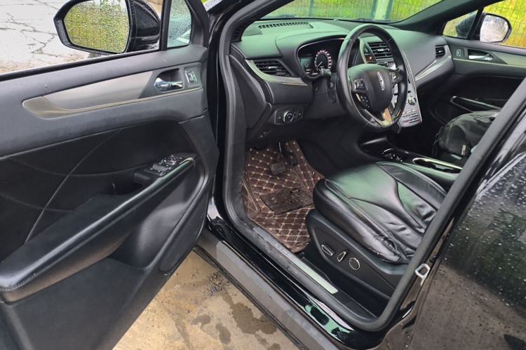 Used Lincoln MKC 2017 2.0T Two-Wheel Drive Deluxe Edition Driver Seat