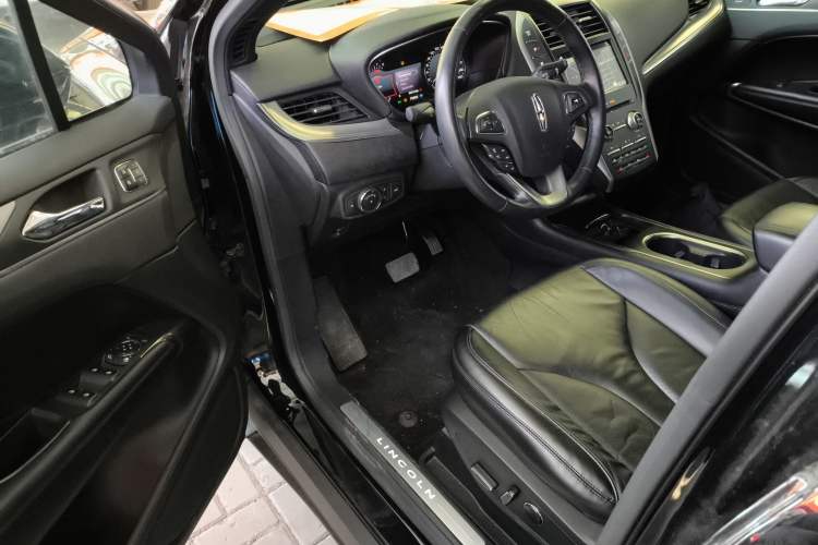 Used Lincoln MKC 2017 2.0T Two-Wheel Drive Deluxe Edition Driver Seat
