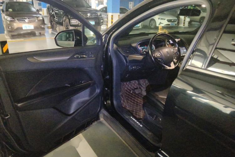 Used Lincoln MKC 2017 2.0T Two-Wheel Drive Deluxe Edition Driver Seat