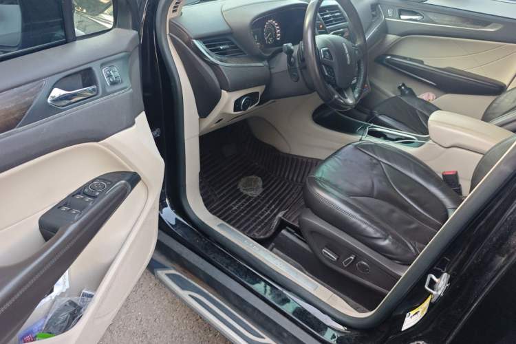 Used Lincoln MKC 2017 2.0T Two-Wheel-Drive Luxury Edition Driver Seat