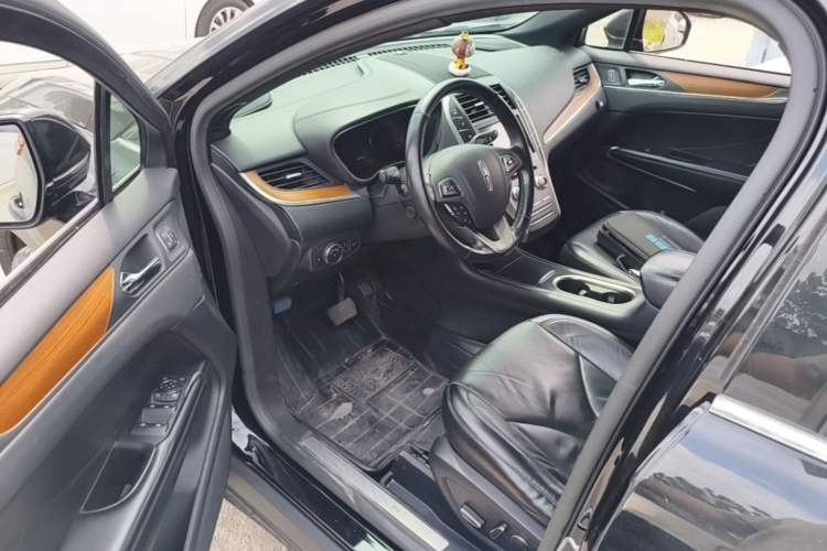 Used Lincoln MKC 2017 2.0T Two-Wheel Drive Deluxe Edition Driver Seat