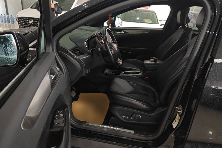 Used Lincoln MKC 2017 2.0T Two-Wheel Drive Deluxe Edition Driver Seat