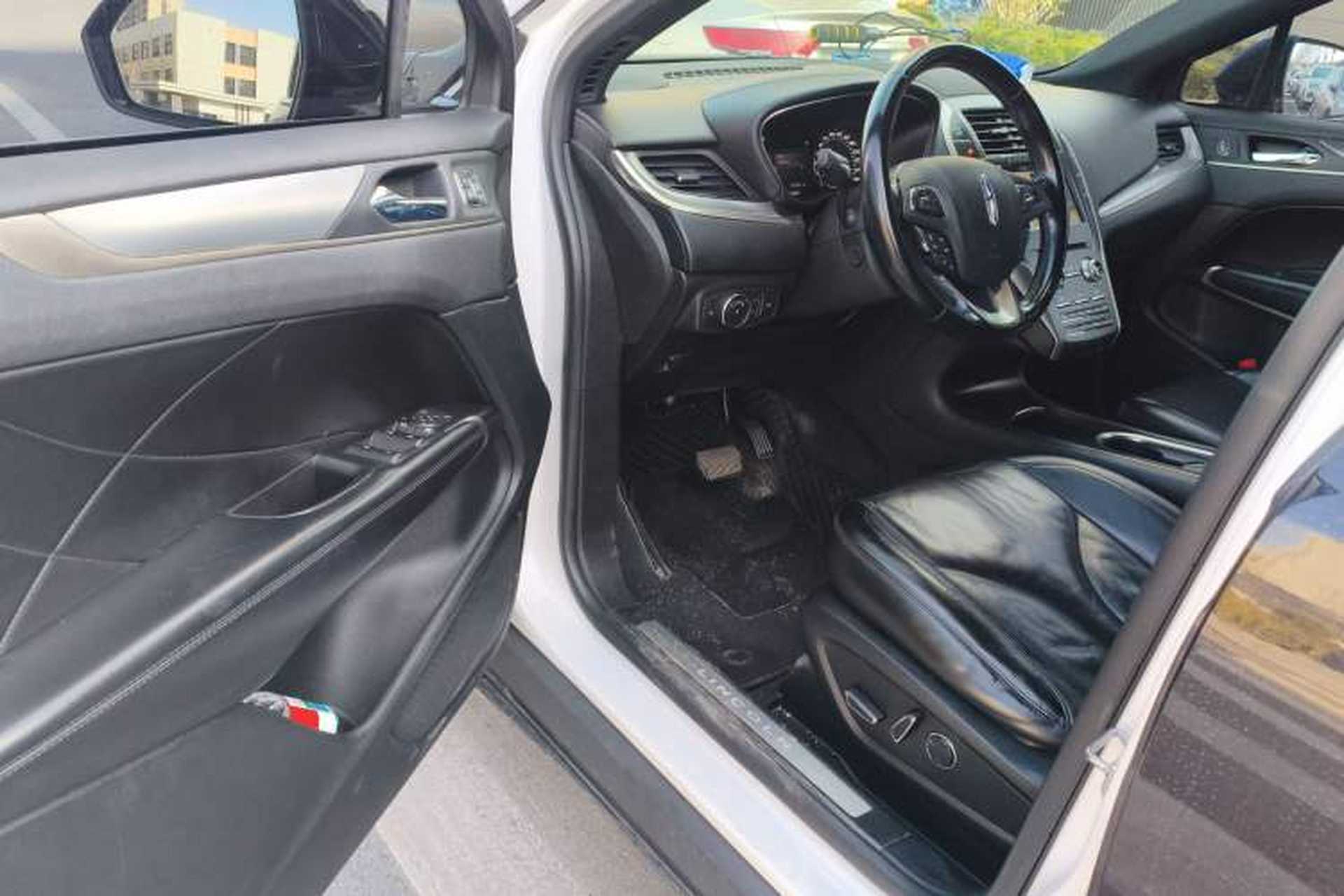Used Lincoln MKC 2017 2.0T Two-Wheel Drive Deluxe Edition Driver Seat