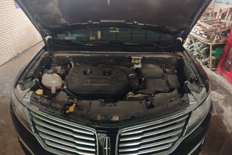 Used Lincoln MKC 2017 2.0T Two-Wheel Drive Deluxe Edition Engine Bay