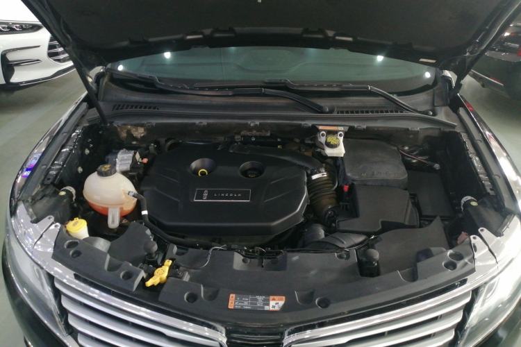 Used Lincoln MKC 2017 2.0T Two-Wheel Drive Deluxe Edition Engine Bay