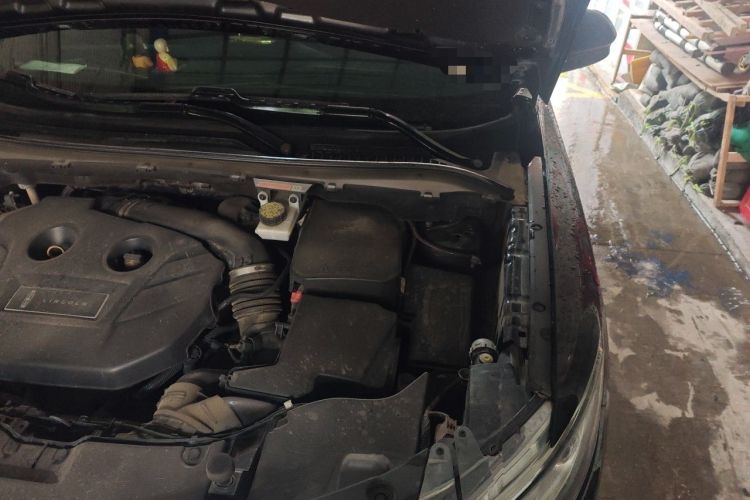 Used Lincoln MKC 2017 2.0T Two-Wheel Drive Deluxe Edition Engine Bay Left